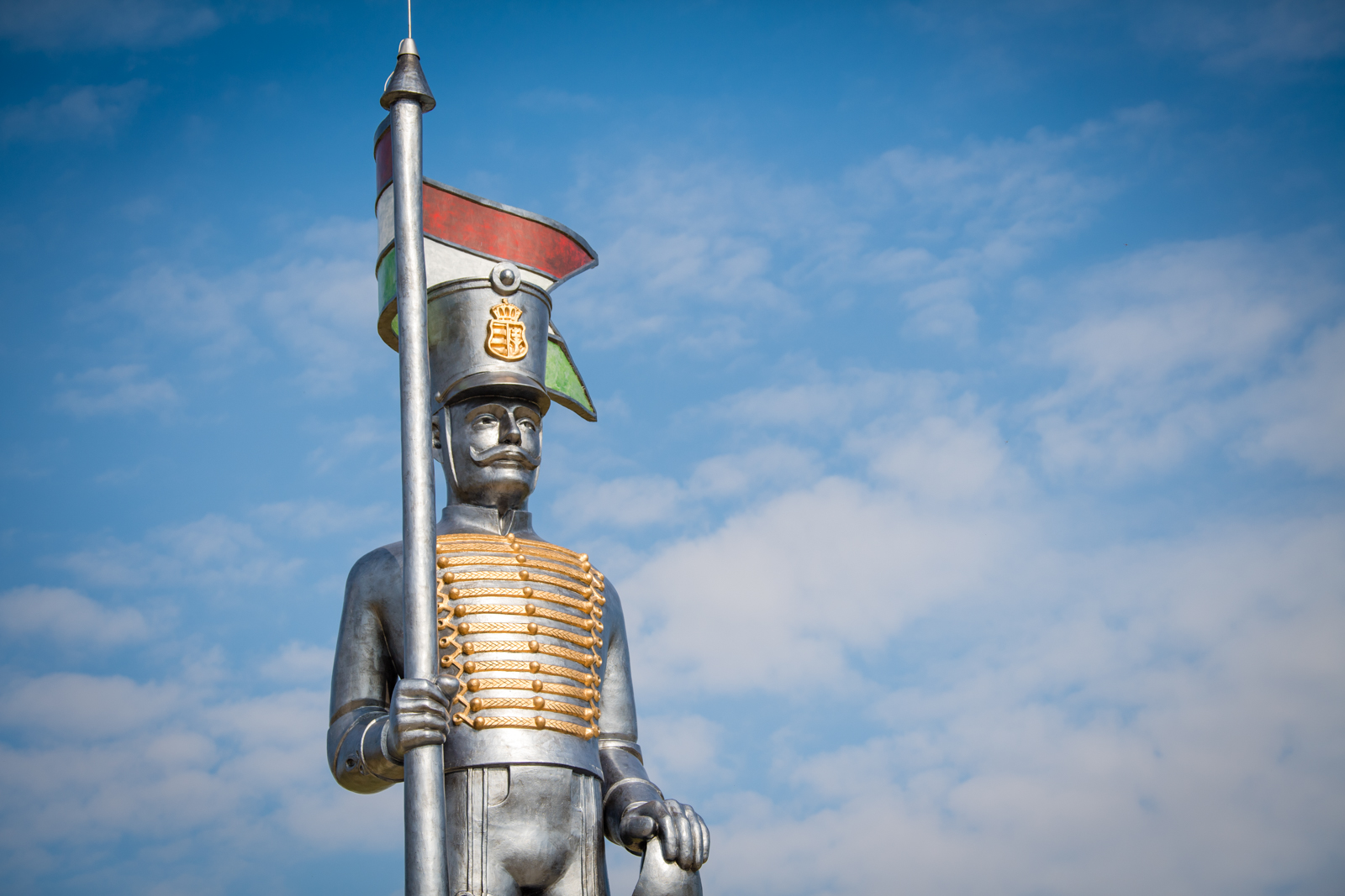 Pákozdon avatták fel hazánk legnagyobb szabadtéri szobrát